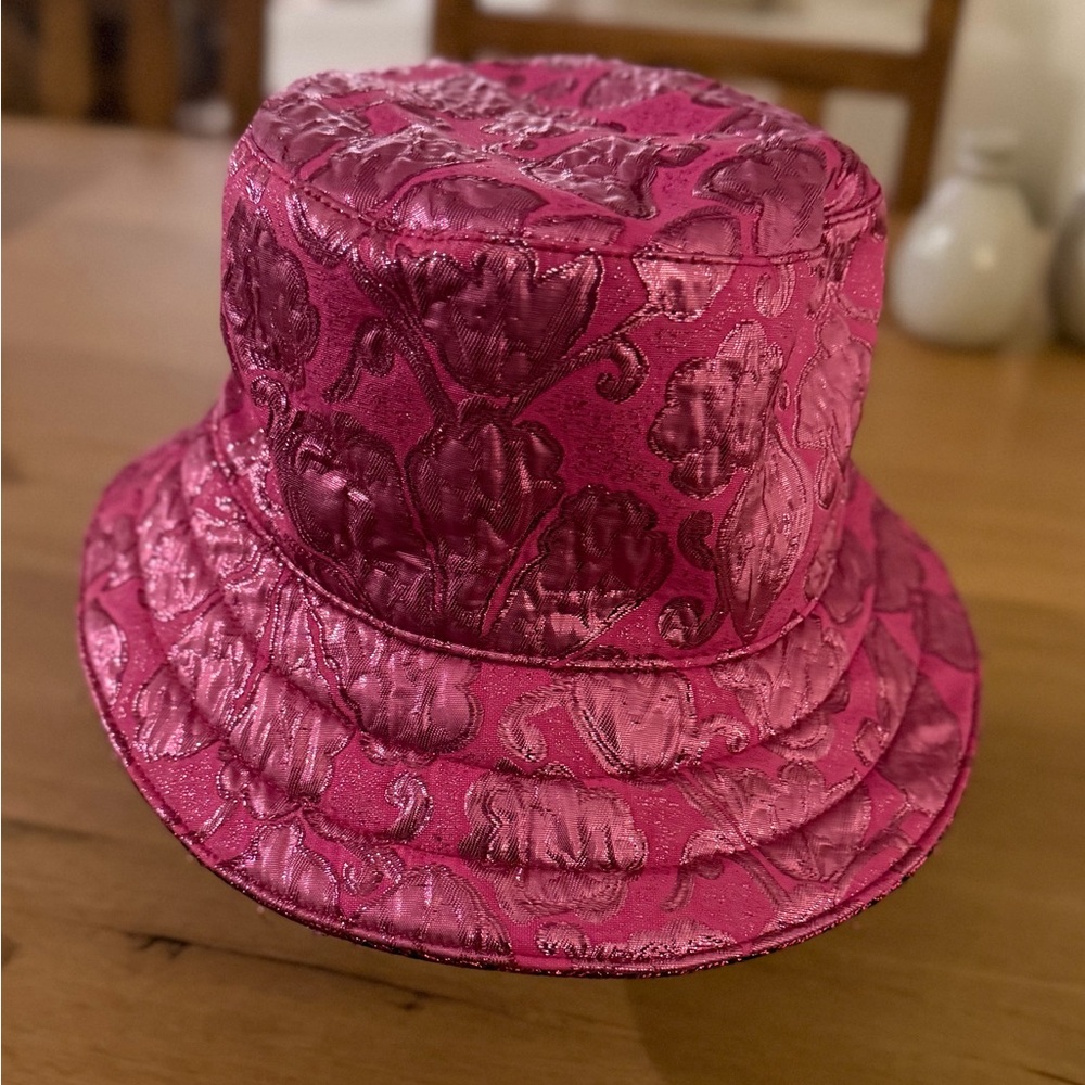 Elegant GUCCI Pink Bucket Hat